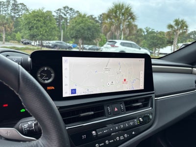 2024 Lexus ES 300h F SPORT Handling