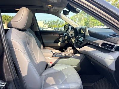 2022 Toyota Highlander Platinum