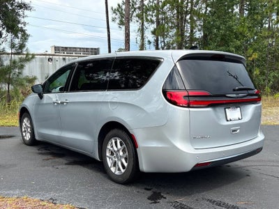 2024 Chrysler Pacifica Touring