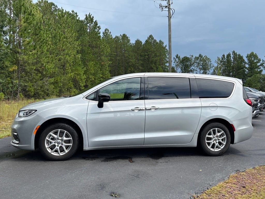 2024 Chrysler Pacifica Touring