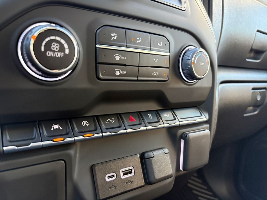 2025 Chevrolet Silverado 1500 Custom